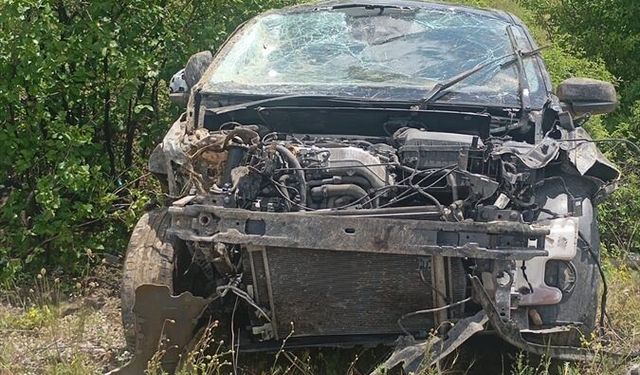 Gümüşhane'de devrilen hafif ticari araçtaki 1 kişi öldü, 2 kişi yaralandı