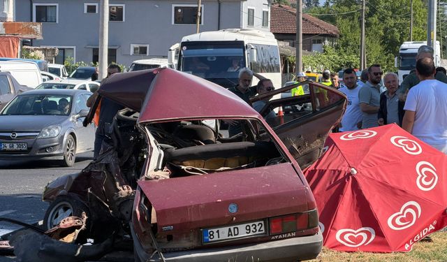 GÜNCELLEME - Düzce'de 1 kişinin öldüğü kazada AK Parti Düzce Milletvekili Ercan Öztürk ile oğlu yaralandı