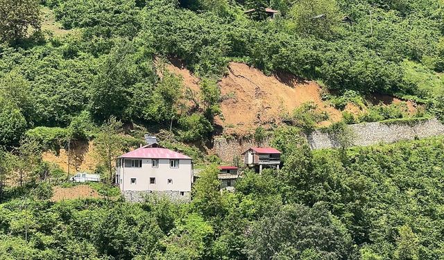 GÜNCELLEME - Giresun'da heyelan nedeniyle 33 ev tedbir amacıyla boşaltıldı