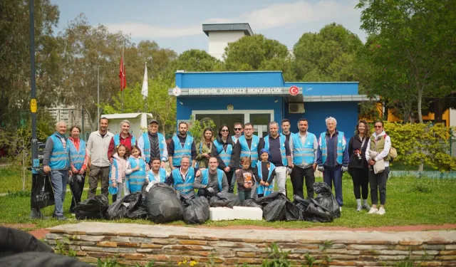 İzmir'de 'Temiz Park' etkinliğiyle parklar pırıl pırıl oldu