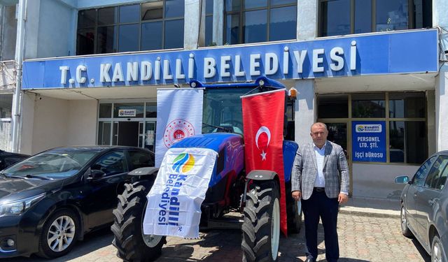 KANDİLLİ BELEDİYESİ'NE TRAKTÖR HİBESİ