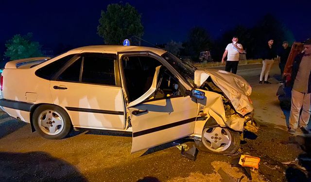 Kastamonu'da iki otomobilin çarpıştığı kazada 6 kişi yaralandı