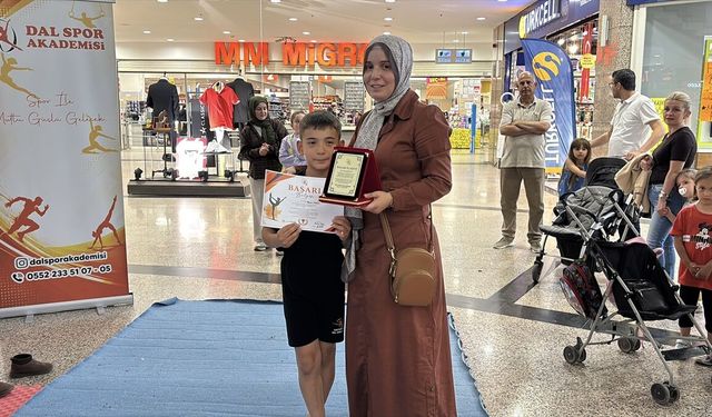 Kastamonu'da minik sporcular cimnastik gösterisi sundu