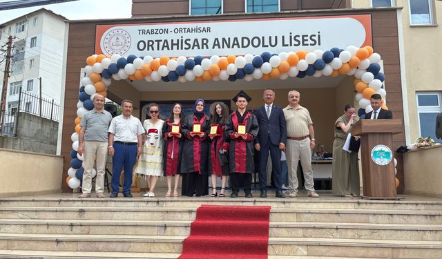 Ortahisar Anadolu Lisesi'nde mezuniyet töreni yapıldı
