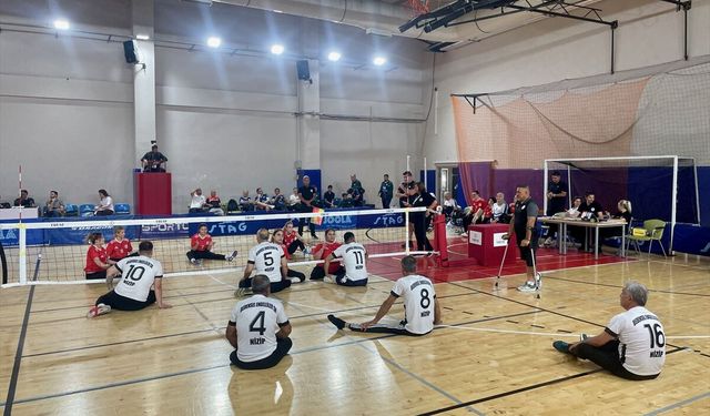 Oturarak voleybolda 1. Lig ve Süper Lig terfi müsabakaları Bolu'da devam ediyor