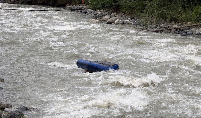Rize'de kaybolan kişiyi arama çalışmalarında botun devrilmesi sonucu 1 AFAD personeli hayatını kaybetti