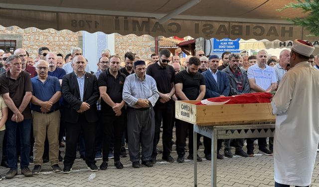 Rize'de trafik kazasında hayatını kaybeden iki gencin cenazeleri defnedildi