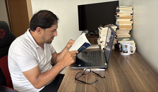 Rize'de üç kitap yazan serebral palsili Aksüt, çalışmalarına devam ediyor