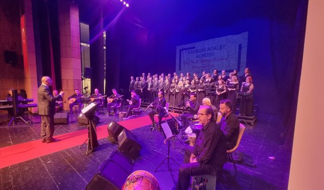 Samsun'da hakim, savcı ve memurlardan oluşan koro konser verdi