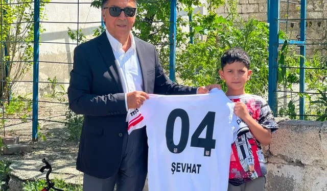 Seyit Ateş, Ağrılı taraftar Şevhat'ın Beşiktaş forması hayalini gerçekleştirdi
