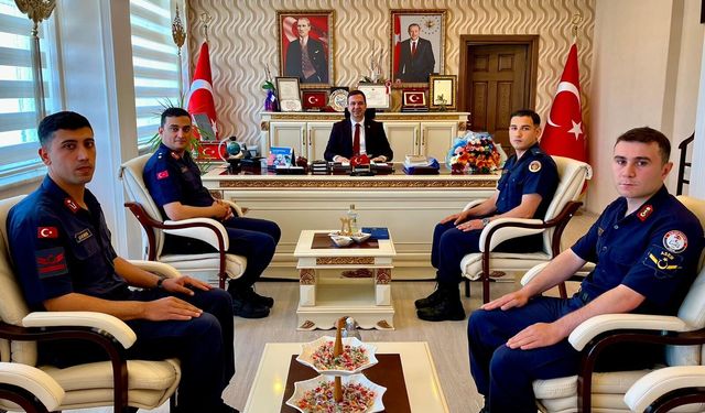 Suluova'da jandarma personeli Kaymakam Gürçam'ı ziyaret etti