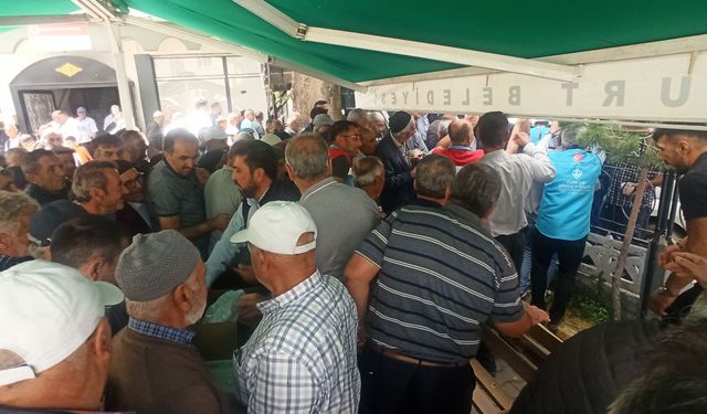 Tokat'ın ilçelerinde vatandaşlara aşure dağıtıldı