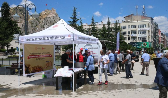 Tokat'ta 10 bin kişiye aşure dağıtıldı