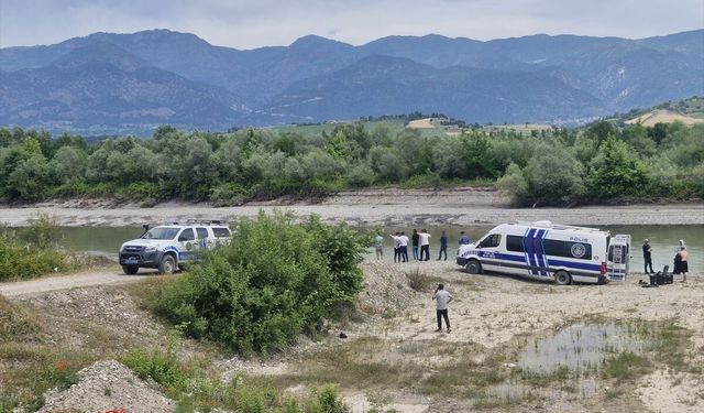 Tokat'ta Kelkit Çayı'na düşen genci arama çalışmaları 13. günde sürüyor
