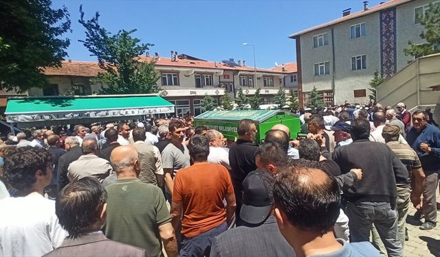Tokat'ta otomobilin devrilmesi sonucu ölen kişi son yolculuğuna uğurlandı
