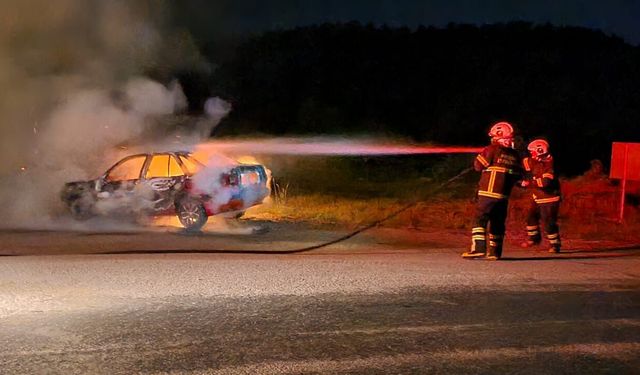 Tokat'ta yangın çıkan otomobilde hasar meydana geldi