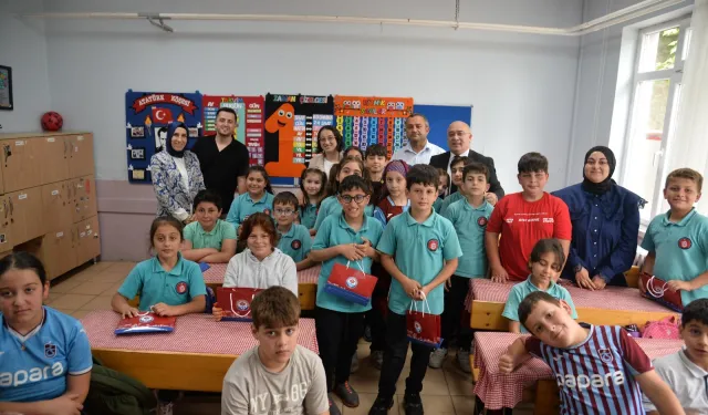 Trabzon Büyükşehir'in 'Akran Nezaketi' eğitimleri sürüyor