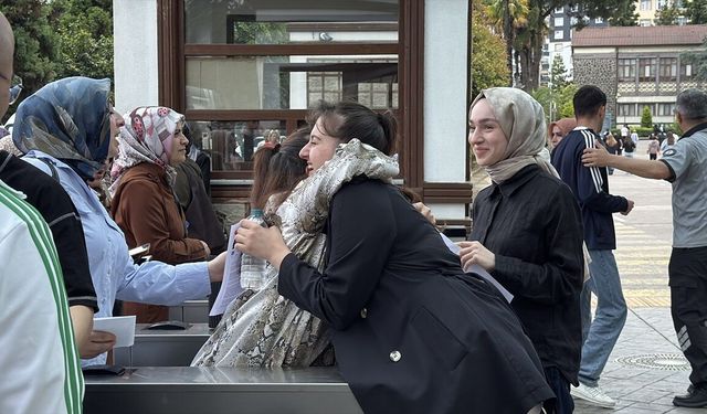 Trabzon ve çevre illerde YKS'nin ikinci oturumu AYT heyecanı