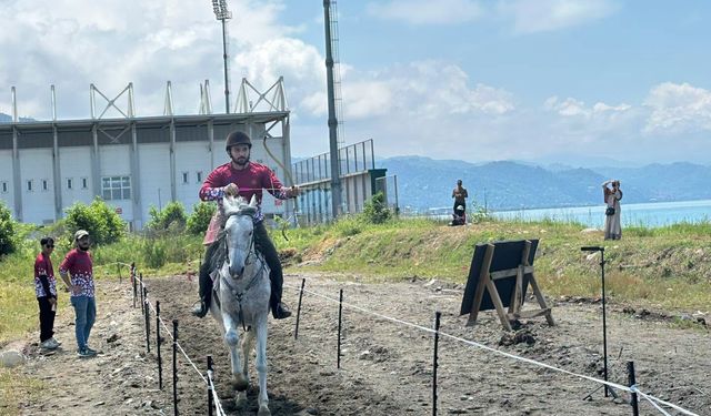 Trabzon'da atlı okçuluk ve binicilik sporları Singapur ekibine tanıtıldı