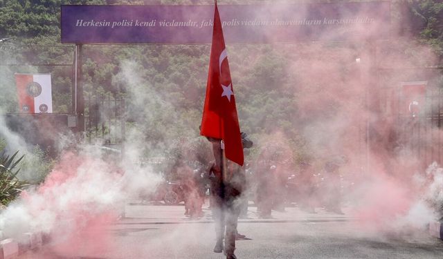 Trabzon'da eğitimlerini tamamlayan 332 polis adayı mezun oldu