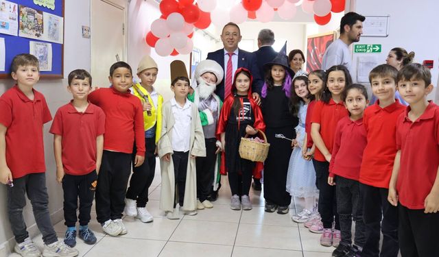 Ünye'de kütüphane ve yıl sonu sergisi açıldı