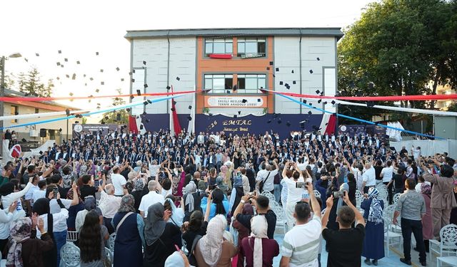 251 ÖĞRENCİ TÖRENLE UĞURLANDI