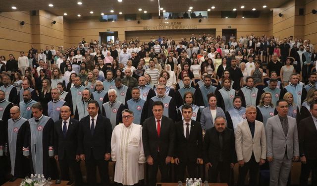 Zonguldak BEUN'de dereceye giren öğrenciler mezuniyet sevinci yaşadı