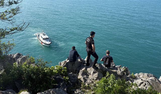 BALIK TUTARKEN DENİZE DÜŞTÜ HAYATINI KAYBETTİ