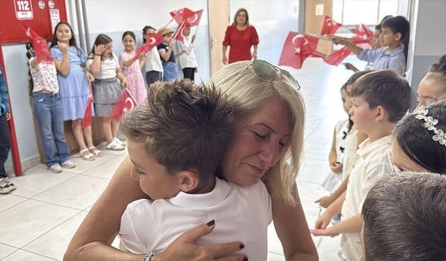 EMEKLİ ÖĞRETMENE DUYGUSAL VEDA