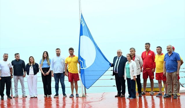 Zonguldak'taki iki plajda mavi bayrak dalgalanmaya başladı