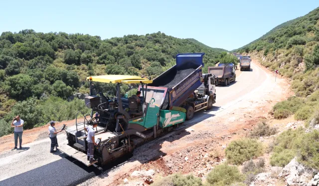 Antalya'da Demre ile Kaş'ı birleştiren yolda çalışma
