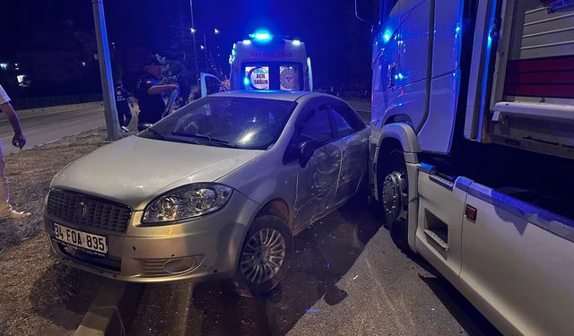 Çorum'da tırla çarpışan otomobildeki 2 kişi yaralandı