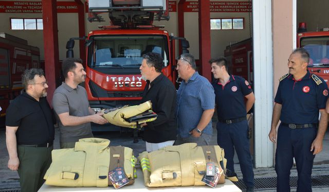 İtfaiyeye verilen koruyucu kıyafetler yeni itfaiyecilerin eğitiminde kullanılacak