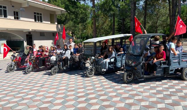 Kargı'da elektrikli araçlarla yaz Kur'an kursu için konvoy düzenlendi