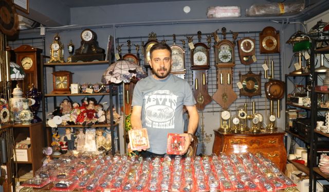 Kurşun askerle başlayan merakı sayesinde 3 bin parça eski eşya biriktirdi