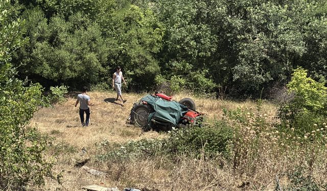 Samsun'da devrilen traktörden atlayan sürücü yaralandı