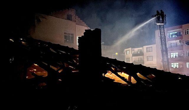 Samsun'da inşaat malzemesi deposunda çıkan yangın söndürüldü