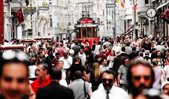 TÜRKİYE'DE ERKEKLER 75, KADINLAR 80 YIL YAŞIYOR
