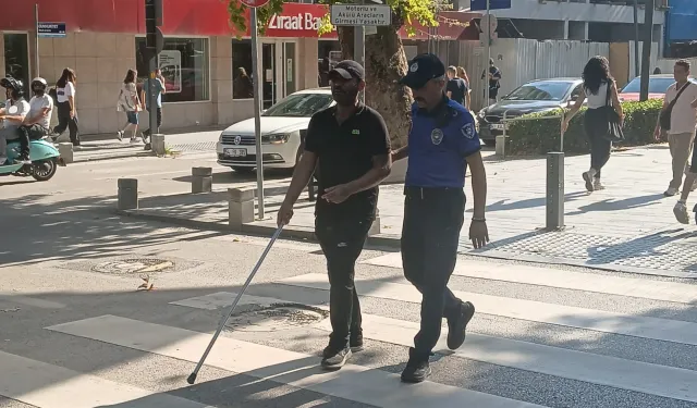 Görme engelli vatandaşa Kocaeli Zabıtası'ndan destek eli