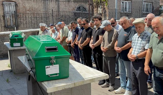 DEDE VE TORUNU GÖZYAŞLARIYLA UĞURLANDI