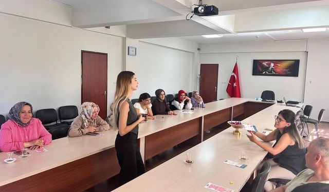 AİLELERE 'BİLİNÇLİ MEDYA' EĞİTİMİ