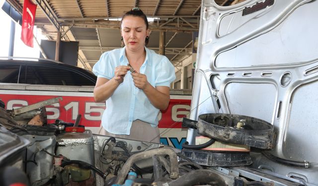 SEKRETER OLARAK BAŞLADIĞI SANAYİDE USTA OLDU