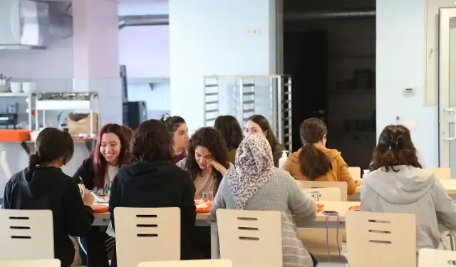 İBB öğrencilerin yanında
