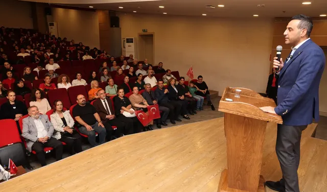 İzmir Çiğli'de Cumhuriyet coşkusu fotoğraf sergisi ile taçlandı