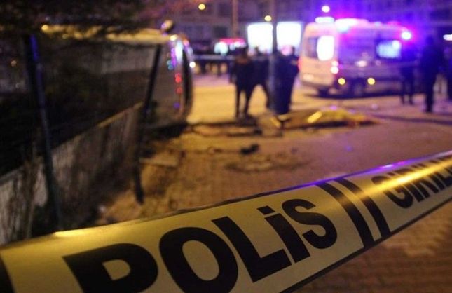 ARACINDA SİLAHLA VURULMUŞ HALDE BULUNDU