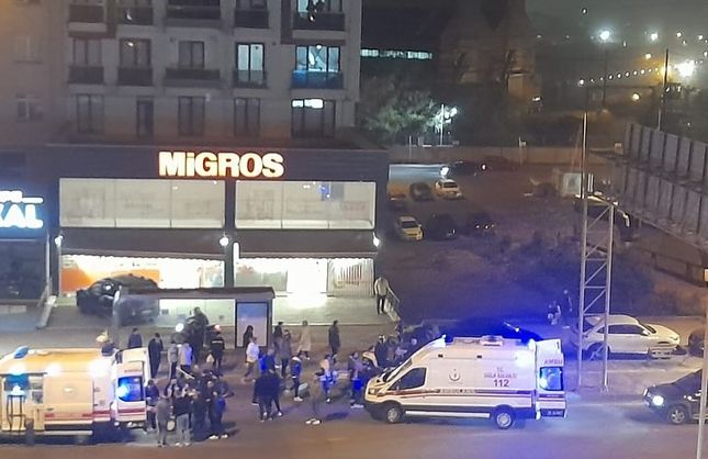 YAYALARA ÇARPTI, 3 YARALI