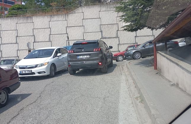 ACİLDE HATALI PARKLAR BIKTIRDI