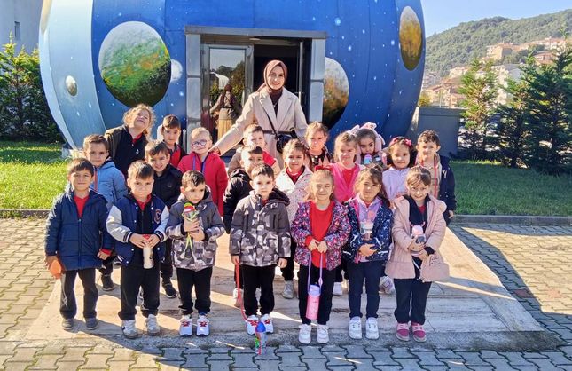 ÖĞRENCİLER UZAYIN DERİNLİKLERİNE YOLCULUK EDİYOR