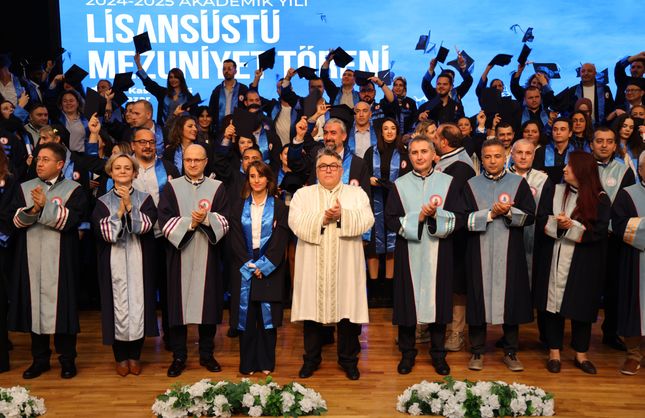 BEUN'DA LİSANSÜSTÜ MEZUNİYET TÖRENİ