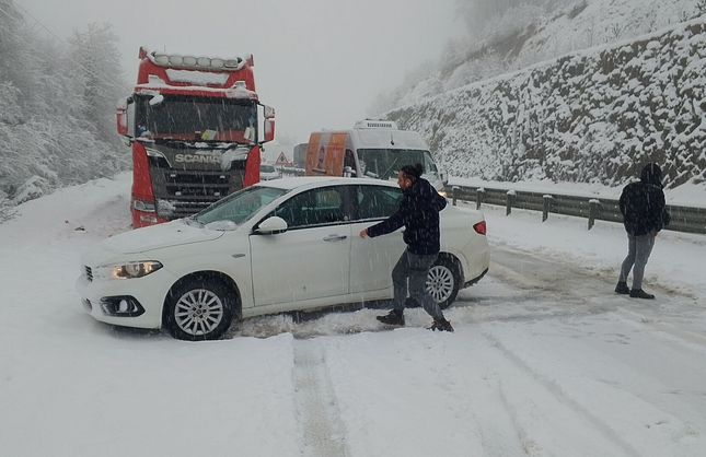 ULAŞIM GÜÇLÜKLE SAĞLANIYOR